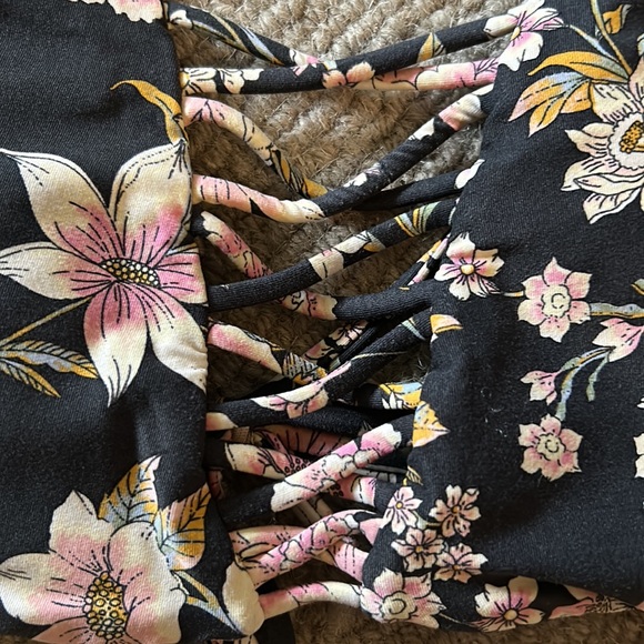 Billabong Floral Bikini Top no tag but fits like a small - Picture 4 of 6